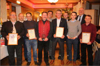 Ehrungen bei Jahresabschluss der SRG Ammersee-FFB (v.l.) Albert Sollinger, Michael Stahl (1. Beisitzer SRG Ammersee-FFB), Xaver Berglmeir, Dieter Martin, Robert Hartl (2. Beisitzer SRG Ammersee-FFB), Hansjrgen Rinske, Gerhard Kirchbichler (Bezirksschieds